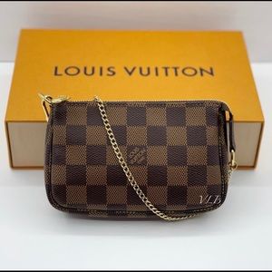 ♥️SOLD♥️Louis Vuitton Mini Pochette